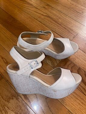 Clarks Cream Wedge Sandals with Ankle Strap Size 7.5 M US 38 EUR PRELOVED❤️